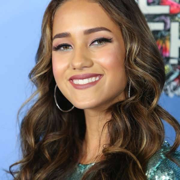 Skylar Stecker - Age, Birthday, Albums & Facts | HowOld.co