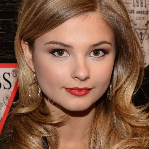 Stefanie Scott