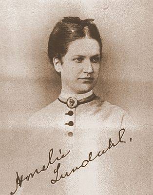 Amélie Helga Lundahl