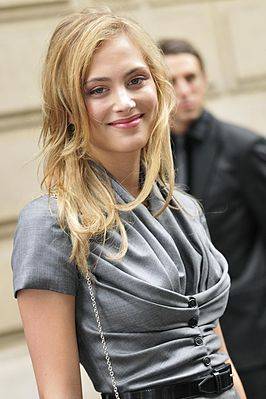 Nora Arnezeder